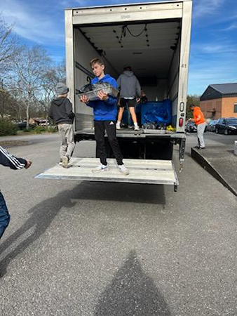 Crew delivering thanksgiving food